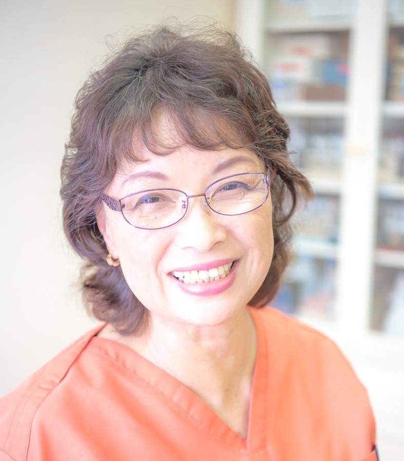女性　鍼灸師　按摩マッサージ指圧師